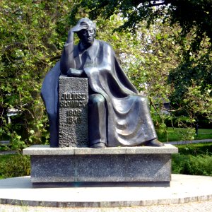 Vroclavo, monumento pri Juliusz Słowacki, 4
