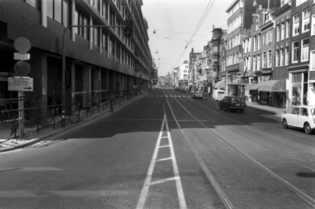 Vrijwel lege Vijzelstraat, Amsterdam, Bestanddeelnr 926-4991