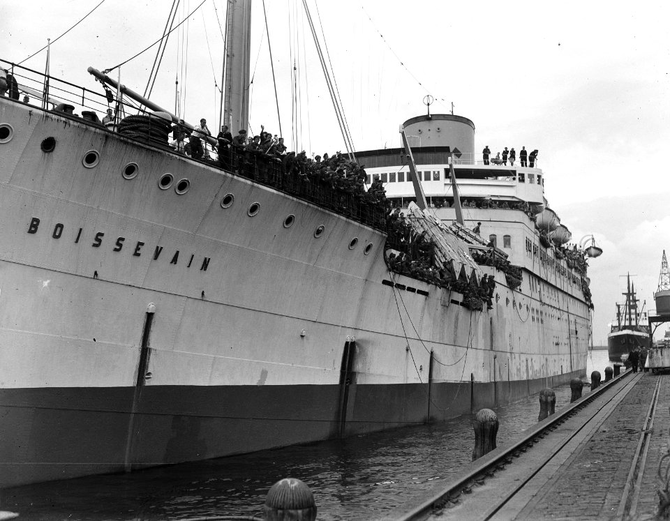 Vrijwilligers vertrekken met de Boisseman, Bestanddeelnr 901-8398