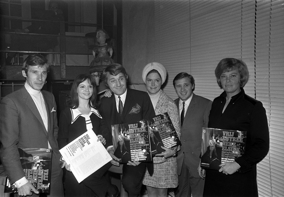 Vrij entree LP van Henk Elsink vlnr de medewerkers, Frans Halsema , Thérès, Bestanddeelnr 921-8301