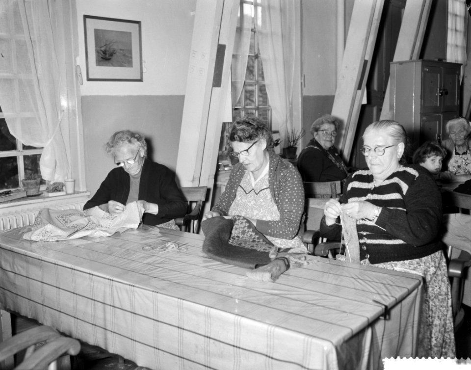 Vrijetijdsbesteding door bejaarden in de Roeterstraat, Bestanddeelnr 911-6889