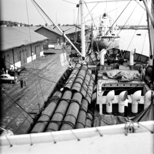 Vrachtschepen in de haven van Port of Spain op Trinidad, Bestanddeelnr 252-5361