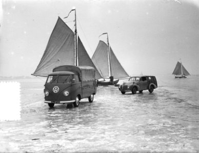 Vrachtvervoer over de Gouwzee, auto en zeilkotters, Bestanddeelnr 906-3051
