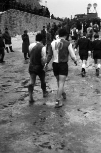 Vorwarts Berlin tegen Feyenoord 1-0 in Europa Cup I . Van Hanegem (rechts) en La, Bestanddeelnr 923-3152