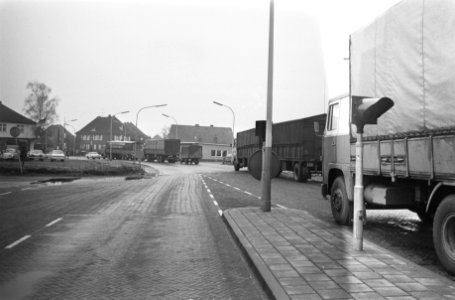 Vrachtwagens bij de grenspost Winterswijk, Bestanddeelnr 924-3950