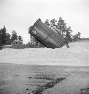 Vrachtwagens, laadwerkzaamheden, zand, Bestanddeelnr 253-5273