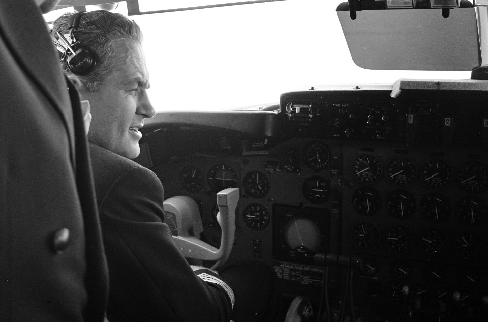 Vraagteken vlucht Lockheed Electra naar Istanbul, Bestanddeelnr 910-7810