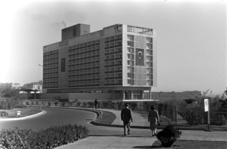 Vraagteken vlucht Lockheed Electra naar Istanbul Hilton Hotel, Bestanddeelnr 910-7821