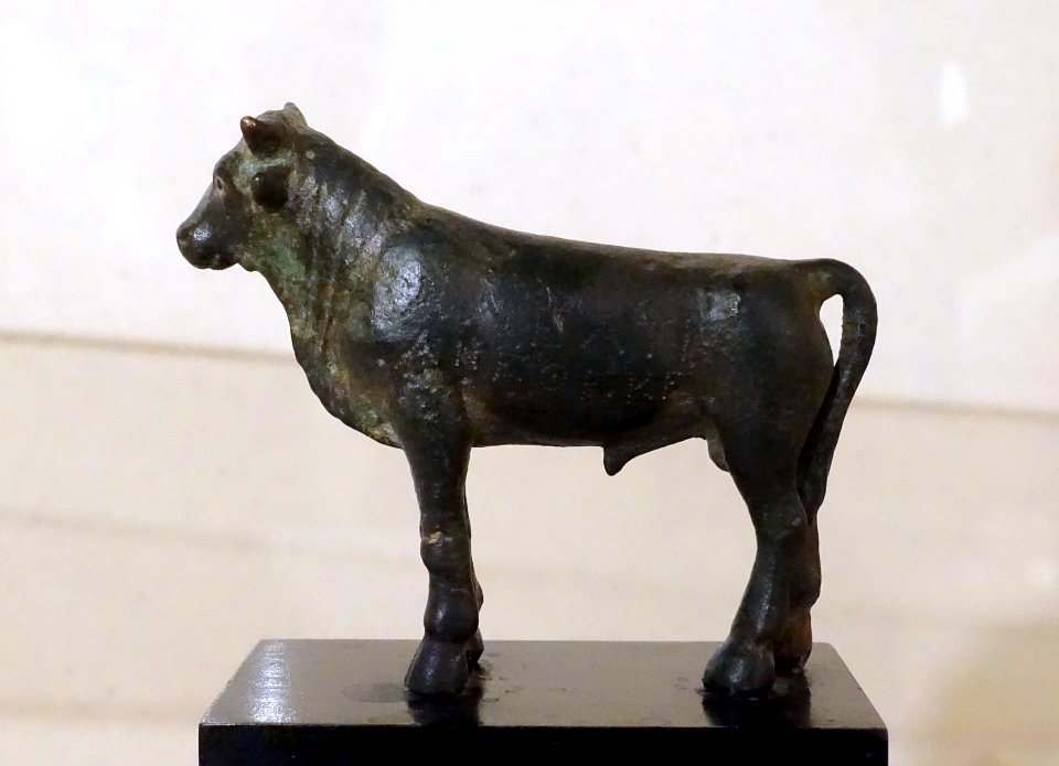 Votive bull, inscribed 'Aleatis dedicated me', Sanctuary of Zeus, Nemea, Greece, 400-350 BC, bronze - Spurlock Museum, UIUC - DSC05747