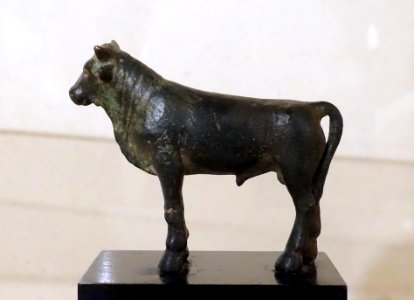 Votive bull, inscribed 'Aleatis dedicated me', Sanctuary of Zeus, Nemea, Greece, 400-350 BC, bronze - Spurlock Museum, UIUC - DSC05747