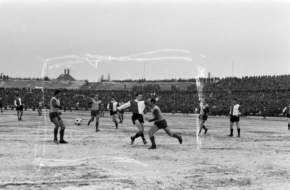 Vorwarts Berlin tegen Feyenoord 1-0 in Europa Cup I. Feyenoord-aanval, tweede va, Bestanddeelnr 923-3166