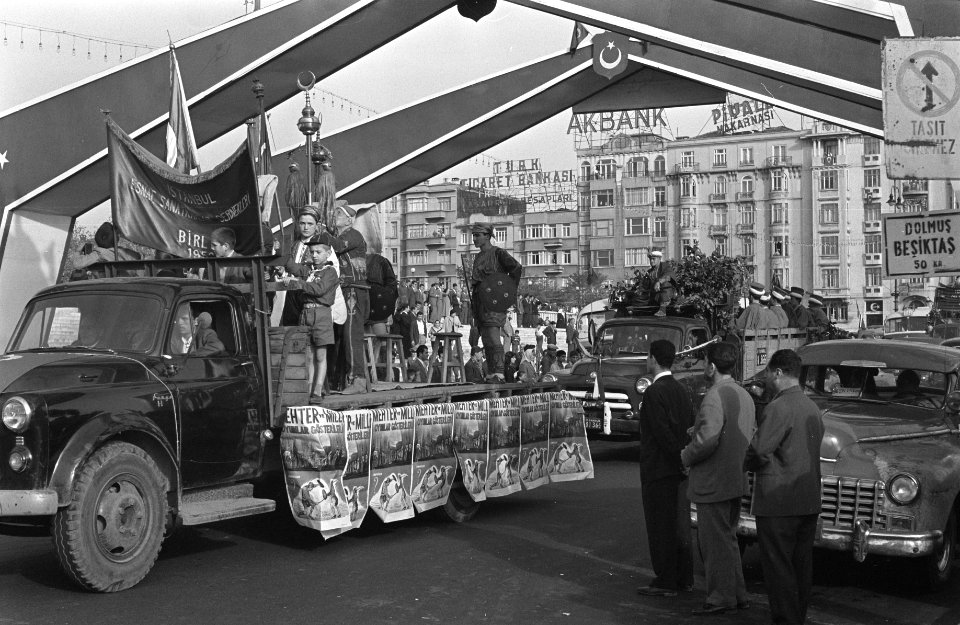 Vraagteken vlucht Lockheed Electra naar Istanbul, Bestanddeelnr 910-7809