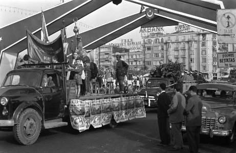Vraagteken vlucht Lockheed Electra naar Istanbul, Bestanddeelnr 910-7809