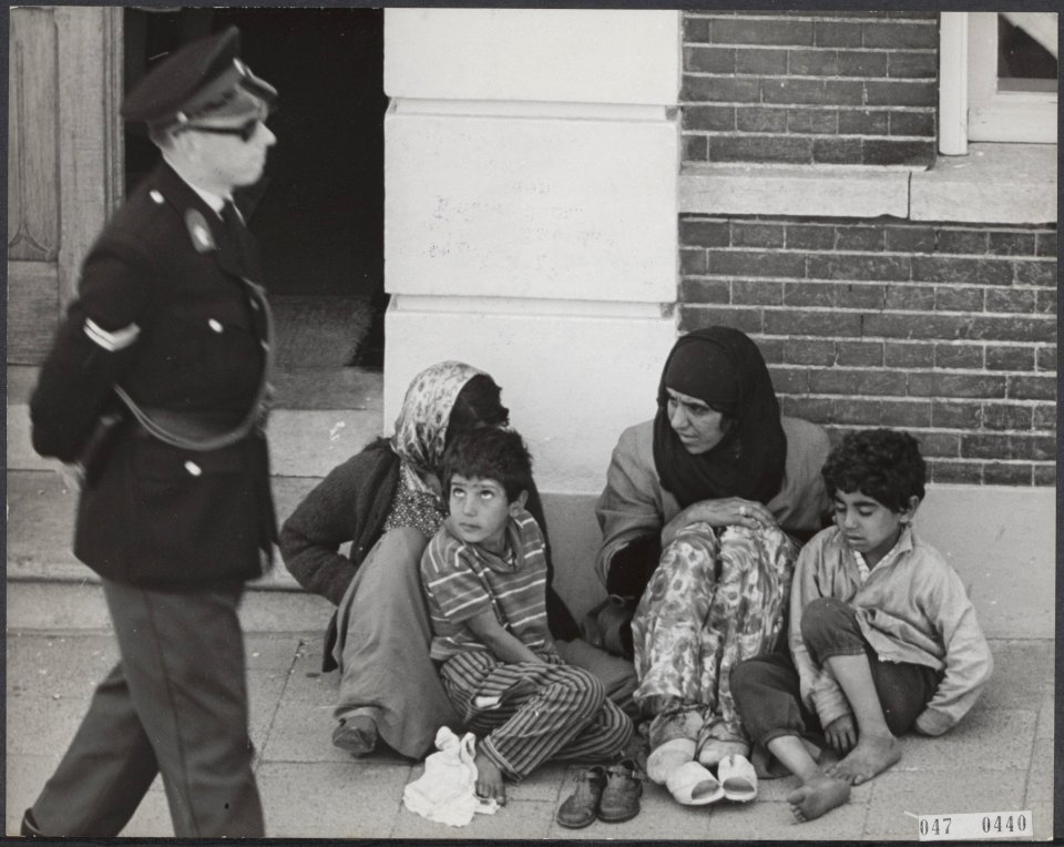 Vreemdelingen, politiebureaus, Daher, Soeleiman, Raamsdonkveer, Bestanddeelnr 047-0440