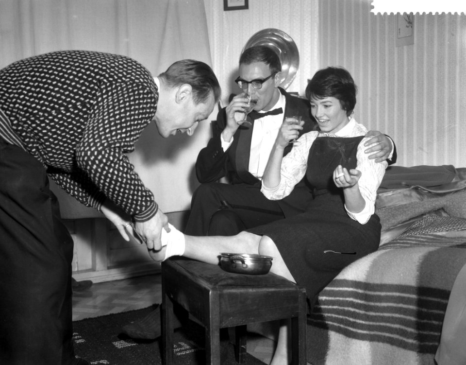 Vreugde ten huize van Dick Schallies over het winnen van Teddy Scholten, Bestanddeelnr 910-2067
