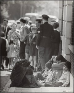 Vreemdelingen, politiebureaus, Daher, Soeleiman, Bestanddeelnr 047-0442