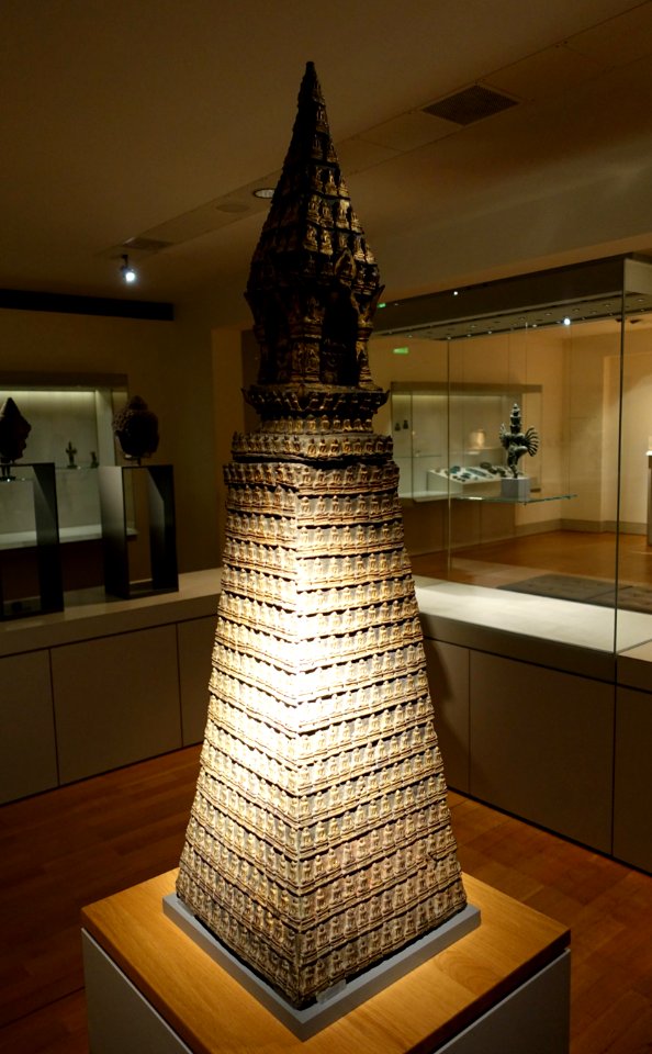 Votive stupa with depiction of the 'Thousand Buddhas', Northern Thailand or Myanmar, probably 16th century AD, bronze, gilded - Ethnological Museum, Berlin - DSC01949
