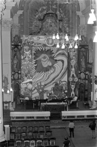 Vredesweek 21-28 september. Het schilderij met op de voorgrond initiatiefnemer H, Bestanddeelnr 922-8055