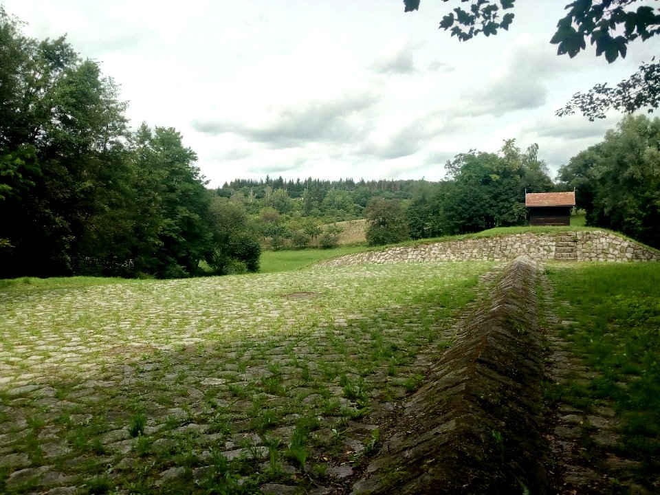 Walzbach, HRB Am Alten Schloß, Hochwasserentlastungsanlage