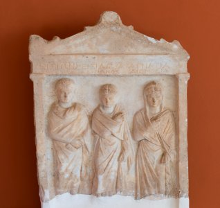 Votive relief archmus Eretria 670 photo