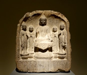 Votive stele with seated Buddha Shakyamuni, China, Tang dynasty, dated 672 AD, limestone - Ethnological Museum, Berlin - DSC02093