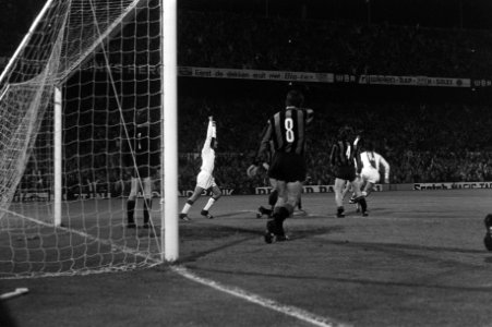 Vreugde bij de Ajax-spelers na hun tweede doelpunt, Bestanddeelnr 925-6341