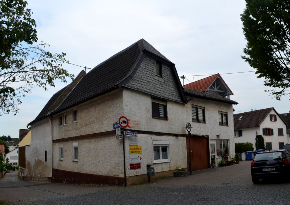 Wallau, Pfarrbornstraße 6
