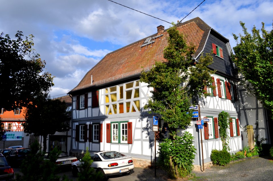 Wallau, Pfarrbornstraße 2