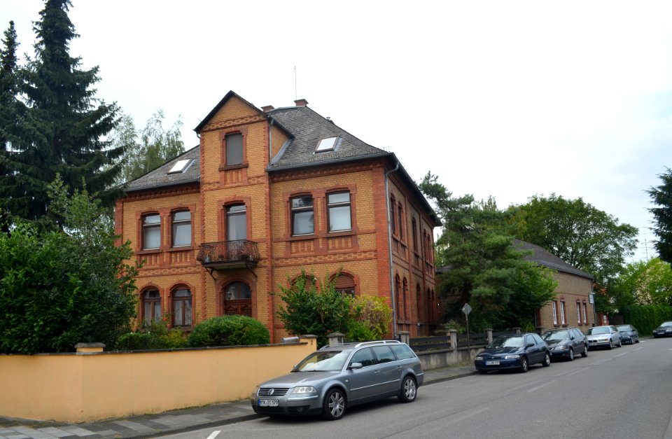 Wallau, Taunusstraße 2