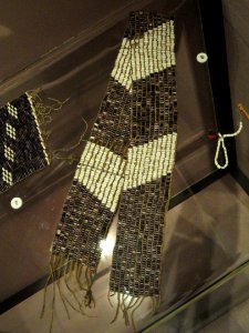Wampum belt, Iroquois and Algonkian, commemorating peace treaty in 17th century - Native American collection - Peabody Museum, Harvard University - DSC05418