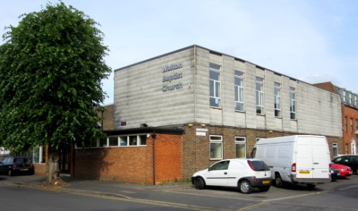 Walton Baptist Church, Winchester Road, Walton-on-Thames (June 2015) (1)