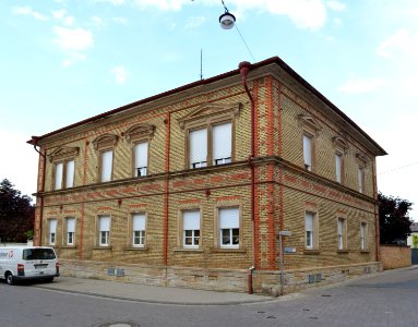Wallertheim, Bahnhofstraße 8