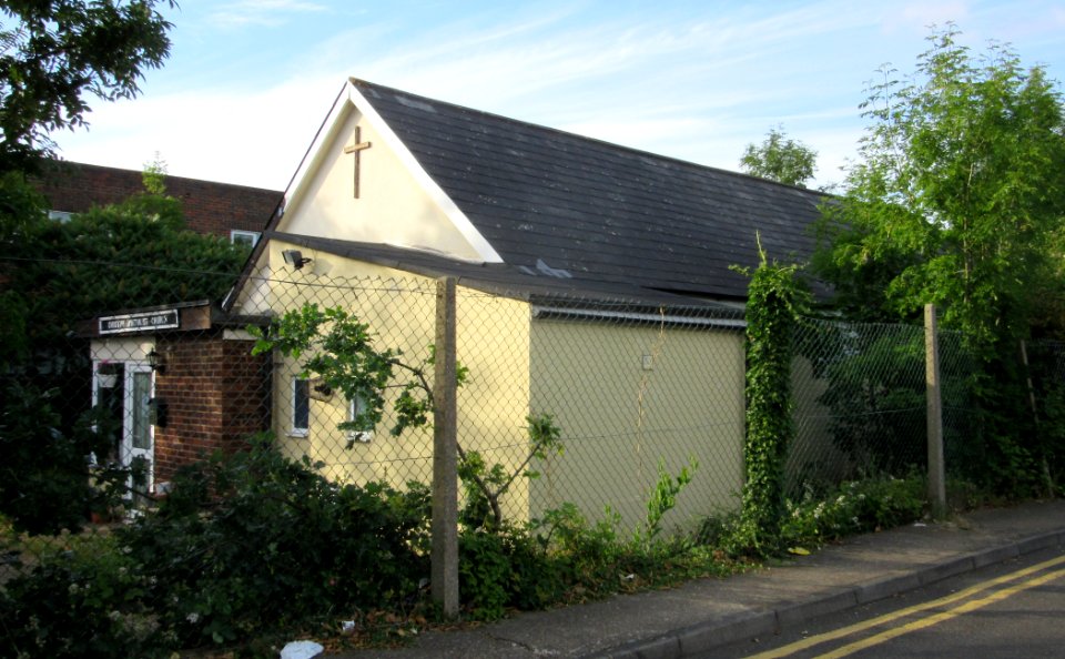 Walton Christian Spiritualist Church, off Hersham Road, Walton-on-Thames (June 2015) (3)