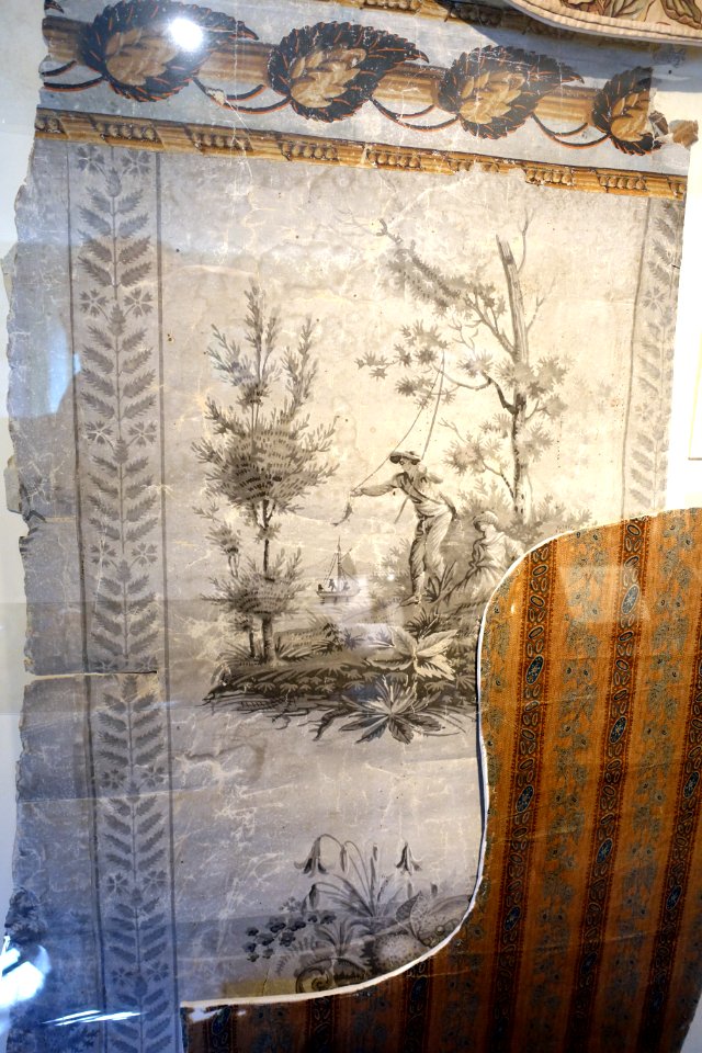 Wallpaper fragment by Moses Grant, Jr., & Co., Boston, 1811-1817 - Concord Museum - Concord, MA - DSC05737