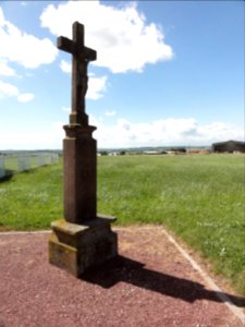 Waltembourg (Moselle) paysage avec croix de chemin