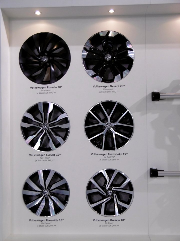 Wand mit VW Felgen - Vienna Autoshow 2018