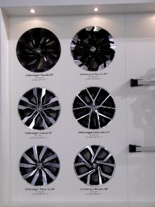 Wand mit VW Felgen - Vienna Autoshow 2018