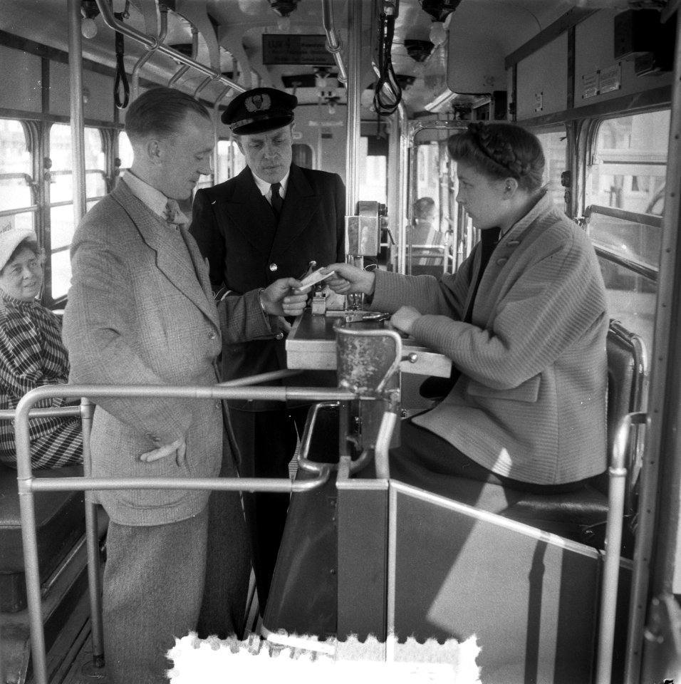 Vrouwelijke tramconducteurs in de hoofdstad, Bestanddeelnr 906-4578