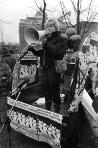 Vrouwen demonstreren tegen beleid Justitie m.b.t. sexueel geweld (Amsterdam) te, Bestanddeelnr 932-8818