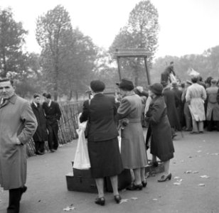 Vrouwen bij de Speakers' Corner in het Hyde Park, Bestanddeelnr 254-1983
