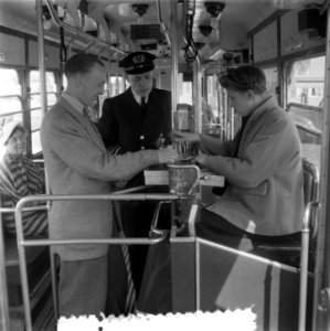 Vrouwelijke tramconducteurs in de hoofdstad, Bestanddeelnr 906-4579