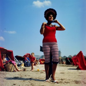 Vrouwen, stranden, Bestanddeelnr 254-7330