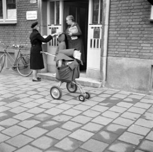 Vrouwelijke postboden in Rotterdam, Bestanddeelnr 913-6192