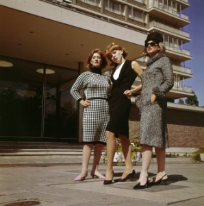 Vrouwen, mannequins, Bestanddeelnr 254-7182