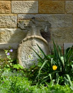 Wallertheim, Kirche, Grab (5)