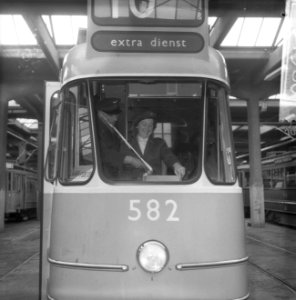 Vrouwelijke trambestuurders , Bestanddeelnr 913-1380