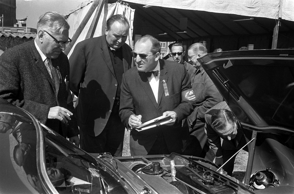 Voorbereidingen Tulpenrallye, juryleden., Bestanddeelnr 919-0692