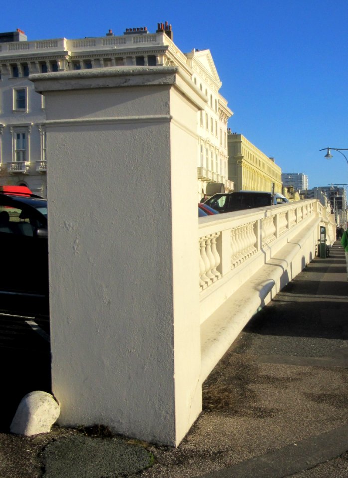 Walls, Stairs and Ramps in front of Adelaide Crescent, Kingsway, Hove (NHLE Code 1187539) (January 2017) (3)