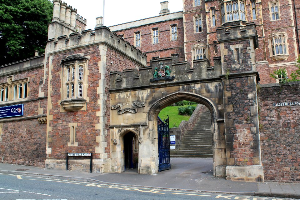Walls, Lodge And Gates To Queen Elizabeth's Hospital