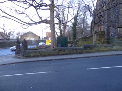 Walls and gate piers to former United Reformed Church, Headingley Lane